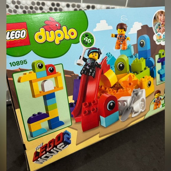 Retired Lego Duplo Lego Movie 2 - 10895 - Picture 2 of 8